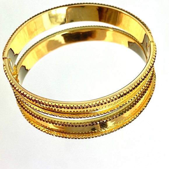 Gold bangle - Picture 2 of 2